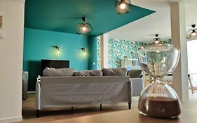 Residence De 6 Chambres Avec Salles De Bain Privatives, Offrant 180M² D'Espace.